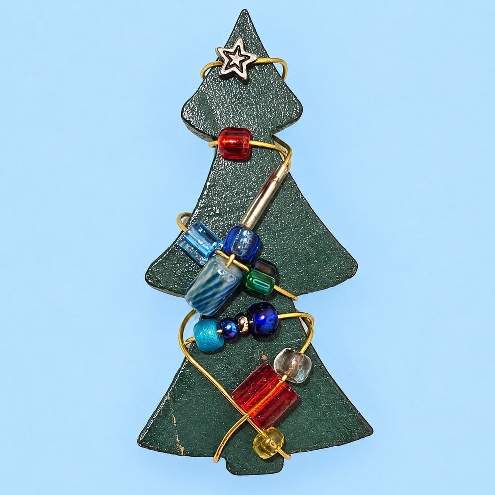 Vintage Christmas Tree Brooch Multicolor Glass Beads Gold Wire Holiday Pin -3782